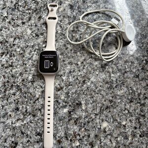 Apple Watch Series 7 41mm Starlight Aluminum Case